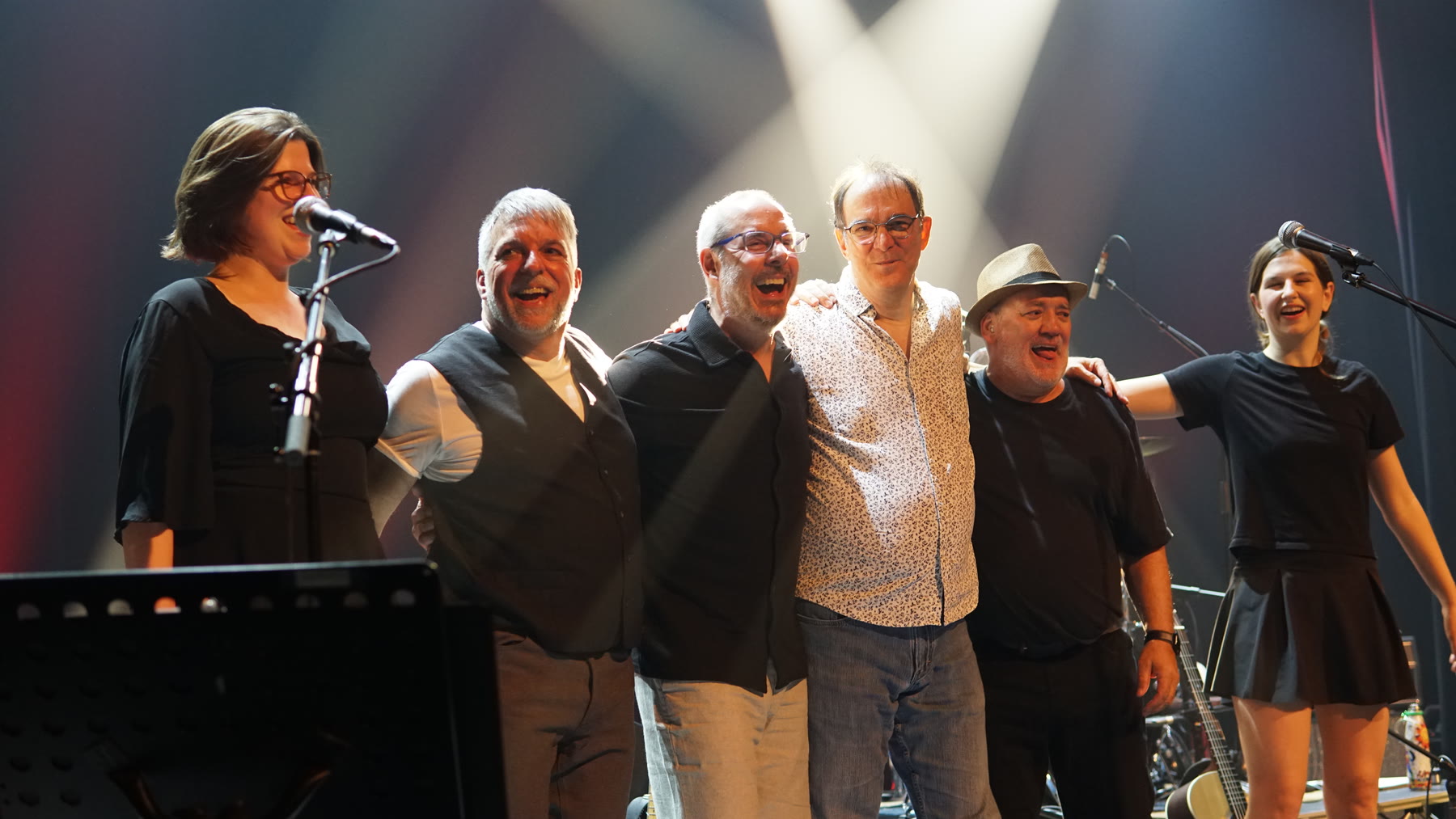 Le salut final avec les choristes — 27 juin 2026